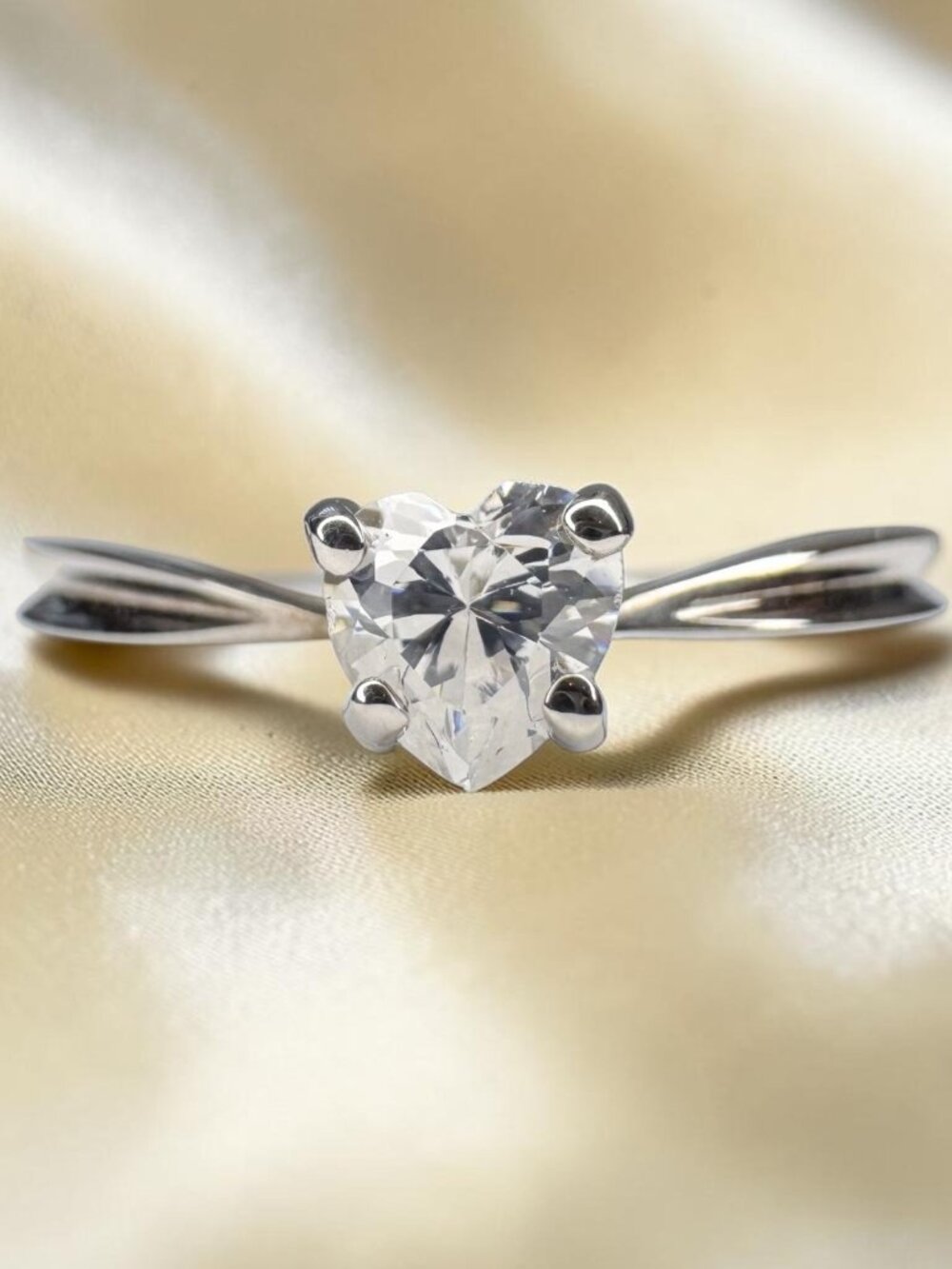 10K White Gold Heart Cut Diamond Solitaire Ring  1/3CT Simulated Diamond Sz 6.75